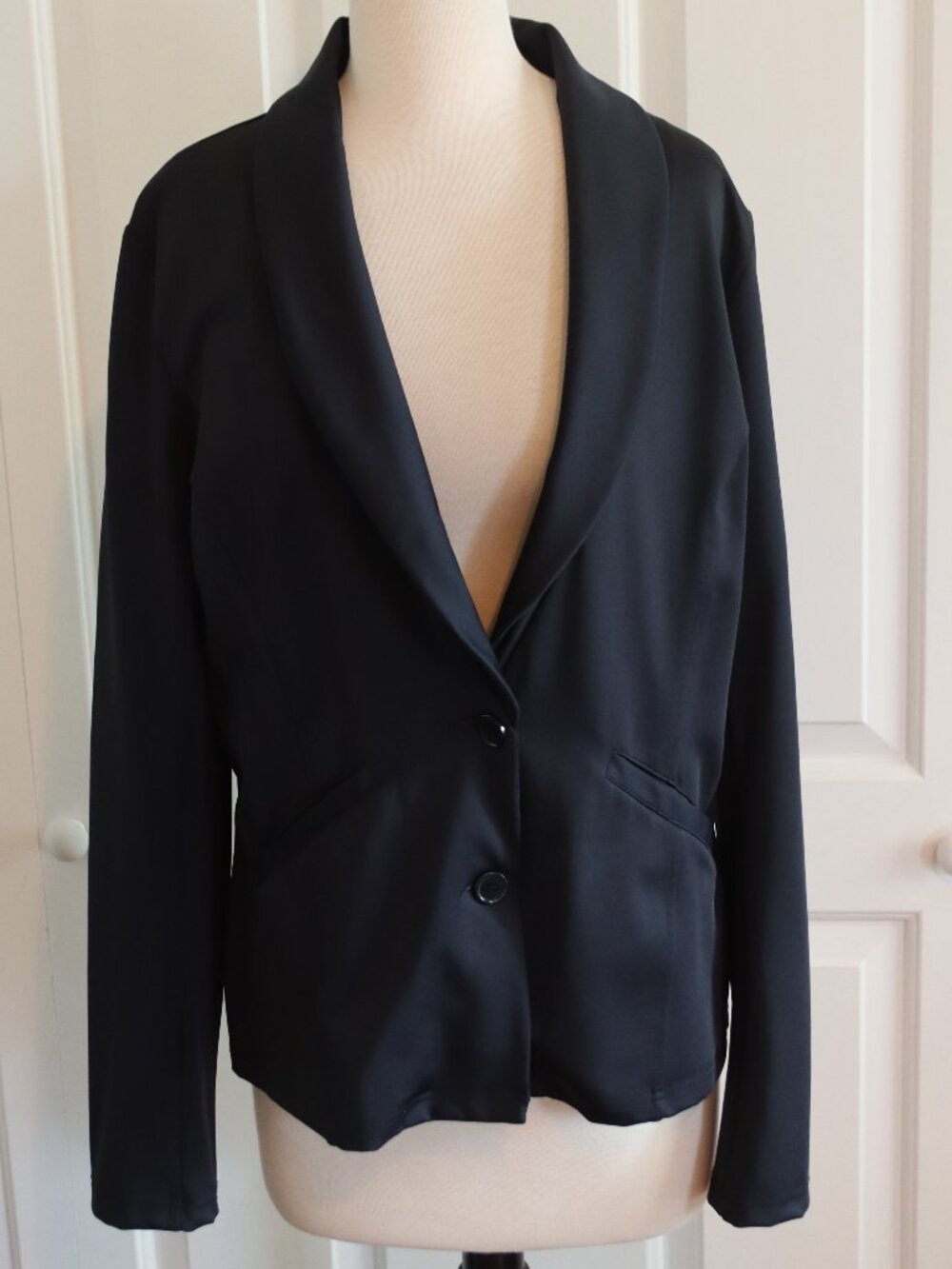 Buffbunny Collection 2 Button Front Blazer in Onyx Black Size Large